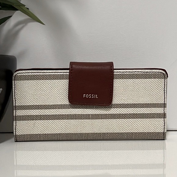 FOSSIL Women's  Clutch Wallet - Picture 8 of 8